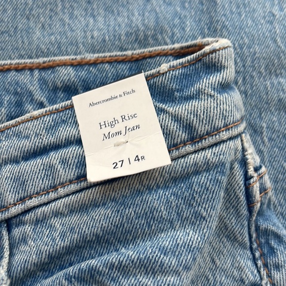 NWT Abercrombie & Fitch High Rise Mom Jean Curve Love - Picture 5 of 8